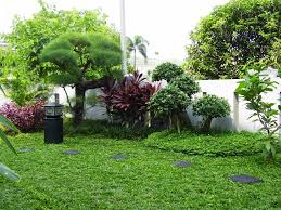 Aksen air terjun di belakang rumah. Jasa Taman Bandung Grades Home Cleaning