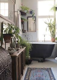 Beautiful Bathtub Surrounded By Plants In This Eclectic Bohemian Bathroom Boho Decor Ideas Home Bathroom Bohemian Bathroom House Styles