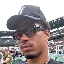 Stacy Hom's Instagram, Twitter & Facebook