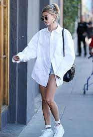 Hailey Baldwin Donning A Oversized White Shirt With A Cotton Fabric Extra Long Sleeves Shirt Col Shirt Outfit Women Collared Shirt Outfits Long Shirt Outfits