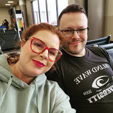 Melanie Elliott's Instagram, Twitter & Facebook