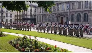Avenue de gaulle au niveau de l'intersection avec la rue de la berchère: Commemoration Grenoble Les Images De La Ceremonie Du 14 Juillet