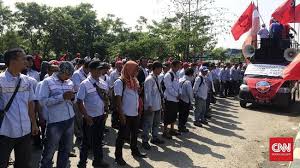 Maybe you would like to learn more about one of these? Mogok Kerja Sopir Tangki Pertamina Protes Dipecat Lewat Sms