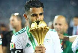 Mahrez's father is a former soccer player who died due to a heart attack. Algerie Mahrez Ca Vaut 1 000 Coupes Du Monde Avec La France