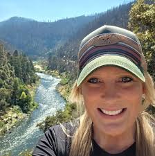 Early Monday morning a citizen reported an alligator in her driveway. Yes,  that's right, an alligator. Officers arrived at the scene and confirmed the  report. There was indeed an gator at the