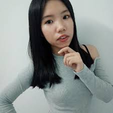 Emma Pham (@hattow0947)