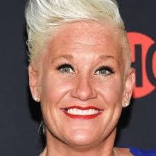 Laurie Spear's Instagram, Twitter & Facebook