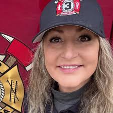 What are the best places to stay and hike near Mammoth Lakes and Clouds  Rest via Tioga road?