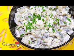 Intotdeauna cand am piept de pui si nu stiu ce sa gatesc cu el, ma opresc la aceasta reteta de pui cu smantana. Salata De Pui Cu Ciuperci Si Castraveti Murati Youtube