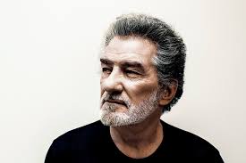 Eddy Mitchell fait "le portrait" de Norman Rockwell, et explique son  émerveillement pour "ce peintre des États-Unis". Cette chanson phare sortie  en 1996 figure sur l'"Album de sa vie", désormais disponible en