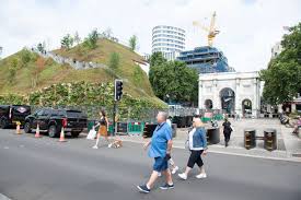 Roll up for the marble arch 'mound': Cmu4edhqdkcdnm