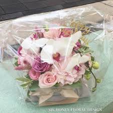 又有孝順囡囡訂花送比媽媽喇 今次花盒既色系 花材 都係跟返我地其中一款既花束變出來 效果同樣咁靚 媽媽收到一定好開心 鮮花束滿 500觀塘工商廈區免費送貨 觀塘港鐵站交收