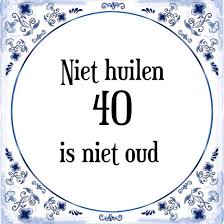 Bol Com Verjaardag Tegeltje Met Spreuk 40 Jaar Niet Huilen 40 Is Niet Oud Cadeau
