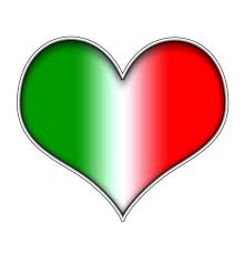 Questa favolosa regione conquista questo riconoscimento per alba adriatica (teramo). Cuore Con I Colori Della Bandiera Italiana Foto Stock Alamy