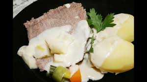 Die perfekten beilagen zum tafelspitz mit meerrettichsoße. Tafelspitz Boullionkartoffeln Und Meerrettich Sauce Youtube