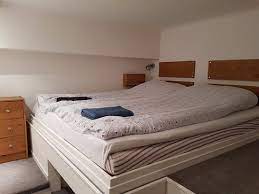 Druline kalifornia bett komplett, luxusbett, hotelbett, doppelbett polsterbett bettgestell designer bett ein eigenes podest bauen und unter dem podest verstecken wir das bett? Schlafzimmer Bett Am Podest Picture Of Villa Taube Bad Gastein Tripadvisor