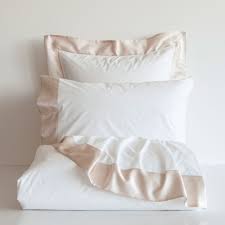 Entdecke rezepte, einrichtungsideen, stilinterpretationen und andere ideen zum ausprobieren. Contrasting Silk Bed Linen Bed Linen Bedroom Zara Home Hong Kong Linen Bedroom Bedroom Bed Bed