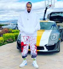 Brown's smart house is located in los angeles. 580 Ideias De Chris Brown Em 2021 Instagram Chris Brown Melhores Cantores