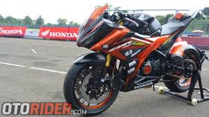 Pada panggung terlihat dua versi modifikasi all new cbr150r 2021 terbaru tersebut, dua duanya keren namun di mata kby ada satu yang benar benar sangat menyita perhatian mata karena selain bentuknya sudah layak seperti 250rr, penampakannya. Modifikasi Honda All New Cbr150r 2016 Tampil Eksklusif Bergaya Moge