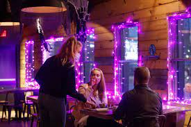 Naperville Restaurant Owners Brace For Indoor Dining Ban Petrified This Will Keep Happening Chicago Tribune
