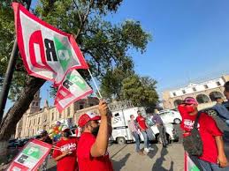 Balearon camioneta del equipo de memo valencia, candidato del pri en morelia. Con Gran Contingente Inicia Campana De Valencia Por Morelia El Sol De Morelia Noticias Locales Policiacas Sobre Mexico Michoacan Y El Mundo
