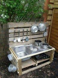 Kinder Kuche Fur Den Garten Aus Paletten Kinderspiel Im Freine Spielkuche Gartenmobel Aus Paletten