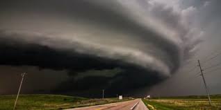 Thursday's storm blew off roofs from a number of buildings in. Tornado Tombol Az Usa Delkeleti Allamaiban Tobb Mint Harminc Halott Debrecen Hirei Debreceni Hirek Debrecen Es Hajdu Bihar Megye Hirei Dehir Hu