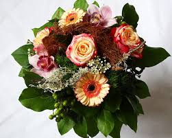 Wir Liefern Blumen Blumenstrauss Und Pflanzen In Kiel Und Umgebung Blumenstrauss Blumen Gerbera