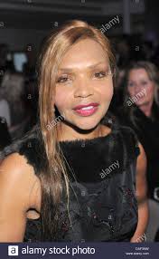 Naomi campbell diventa mamma a quasi 51 anni. Valerie Campbell L Mutter Von Topmodel Naomi Campbell Besucht Eine Modenschau Von Kay Rainer An Der Alten Borse Gebaude Der Ehemaligen Borse In Munchen 29 November 2011 Die Zwei Profi Models Padberg Und