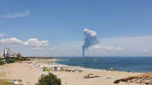 Un incendiu violent a izbucnit vineri la rafinăria petromidia din județul constanța, românia, focul şi fumul puternic putând fi văzute de la mare distanţă. Liecx5l6qb4zpm