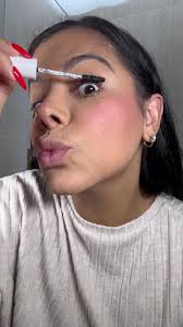 O que acontece quando você passa o Batom Nuvem Eve? ☁️💄👄 O poder vem! O  modo “Paola” é ativado, a autoestima explode e você fica assim: babadeira!  Além disso, a textura dele nos lábios é incrível e ...