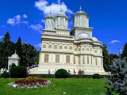 Lista strazilor sau localitatilor din curtea de arges. File Manastirea Curtea De Arges 15 08 2018 Jpg Wikimedia Commons