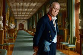 Setelah menikahi ratu, pangeran philip menjatuhkan gelarnya sebagai pangeran yunani dan denmark menjadi duke of edinburgh. Zkldb68wpwe22m