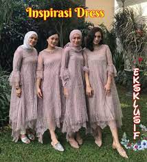 Enggak cuma untuk kondangan, dress brokat ala selebgram hijab ini juga bisa dipakai saat lebaran nanti, lho! Pin By Venza Kebaya Butik Griya Jahit On Busana Muslimah Eksklusif Batik Dress Modern Hijab Dress Party Batik Dress