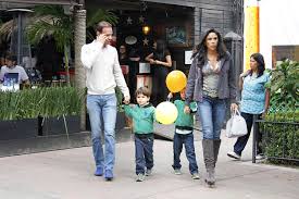 November 20, 1976) is a mexican television news anchor. Son Sus Clones Asi Lucen Los Gemelos De Paola Rojas Y Zague A Sus 6 Anos