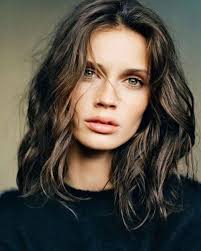 Medium And Wavy Natural Hair Models Hair Haircut Wavy Wavyhair Haircuts Curly Curlyhair Hairstyle Hair Hair Styles Wavy Hairstyles Medium Hair Lengths
