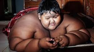 Il a huit ans maintenant et je veux le ramener dans les. Indonesie A 10 Ans Et 192 Kg Arya Est L Enfant Le Plus Gros Du Monde Ladepeche Fr