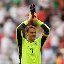 Hier twittere ich themen zum fc bayern, der nationalmannschaft und vieles mehr rund um den fußball. Fussball Em 2021 Uefa Stellt Ermittlungen Wegen Regenbogen Kapitansbinde Von Manuel Neuer Ein Der Spiegel