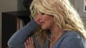 Photo : Loana porte sa petite Mindy