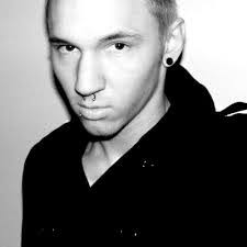 Erik Strange's Instagram, Twitter & Facebook