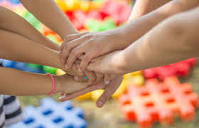 Los niños se entretendrán durante horas con los juegos. Juegos En Familia Para Pasar Una Tarde Divertida Al Aire Libre