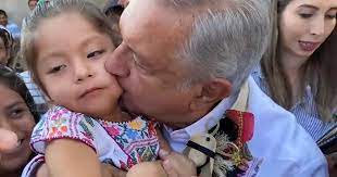 Seit 1972, als joe biden mit 29 jahren den bundesstaat delaware im senat der vereinigten staaten bis eine unzahl von bildern und videos zeigen joe biden, wie er frauen und kinder (aber auch. Joe Biden Beisst Einem Kind In Die Wange Faktencheck