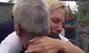 Mariana González hija de Edmundo González, pudo -por fin- ver a su esposo  Rafael Tudares. Estas imágenes de dolor tienen que terminar. Ya basta de  tanto horror e injusticia. !LIBERTAD PARA TODOS