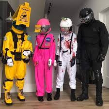 Among Us Cosplay In 2020 Cool Halloween Costumes Halloween Costumes Friends Best Friend Halloween Costumes