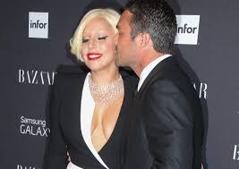 La última novedad en torno a lady gaga es que parece que ya está preparando su boda con taylor kinney. Lady Gaga Se Casa Con El Actor Taylor Kinney Chic