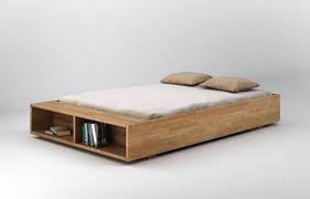 Balkenbett wildeiche im industrial design mit stahlkufen doxato. Minimales Design Bett Holz Dekomilch