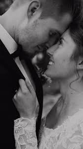 I’m so behind in posting since last fall, but I had to share these golden  hour photos of this stunning couple from December 😍