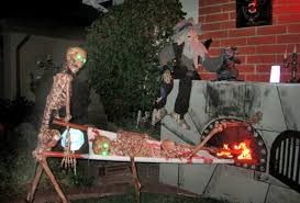 Halloween S Best Home Haunts Haunted Houses Yard Displays Decorations And Spooky Mazes In La Mommypoppins Things To Do In Los Angeles With Kids