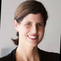 Traci Downs's Instagram, Twitter & Facebook