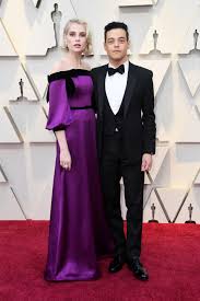 Rami malek is part of the group and doesn't have a starring role, but the master has pretty good reviews and the acting is one of the main reasons for this. Rami Malek Starportrat News Bilder Gala De